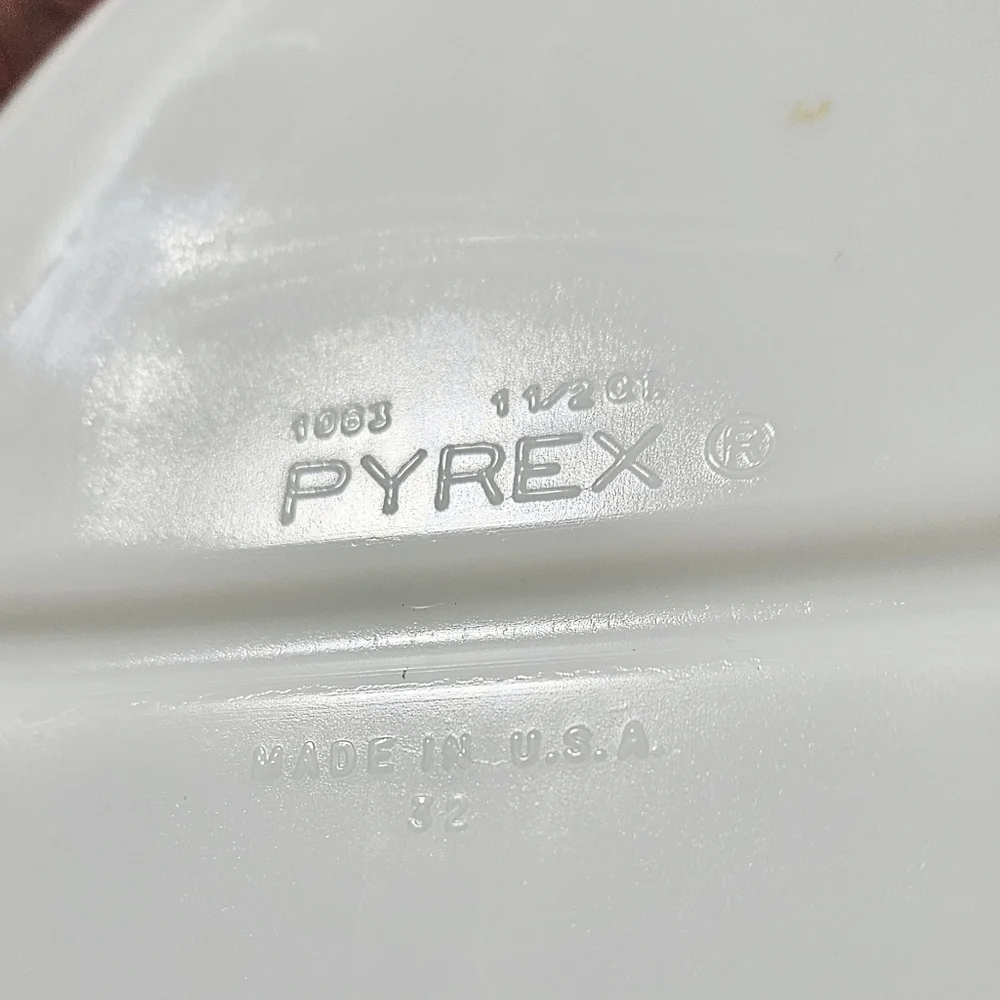 Vintage PYREX 1063 Divided Casserole 1 1/2 Qt. Oval Dish Stoneware USA White 13